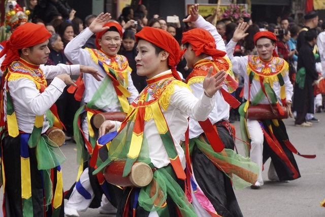 Trai làng Triều Khúc lả lơi trong màn "con đĩ đánh bồng" độc đáo - 14