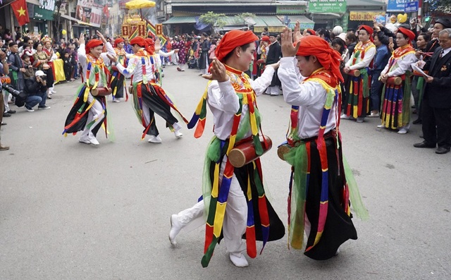 Trai làng Triều Khúc lả lơi trong màn "con đĩ đánh bồng" độc đáo - 15