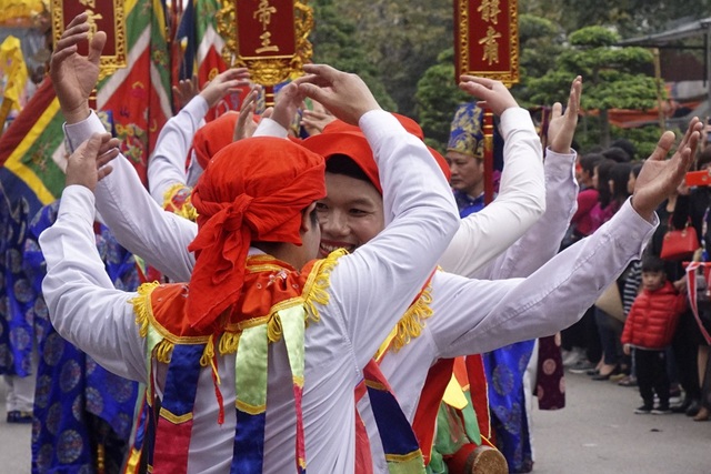 Trai làng Triều Khúc lả lơi trong màn "con đĩ đánh bồng" độc đáo - 5