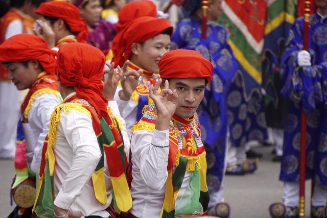 Trai làng Triều Khúc lả lơi trong màn "con đĩ đánh bồng" độc đáo - 6