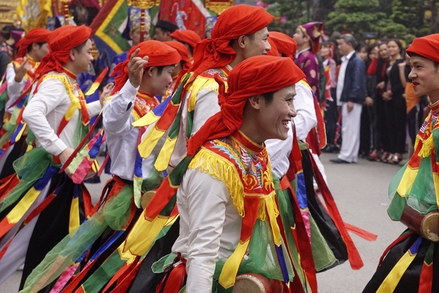 Trai làng Triều Khúc lả lơi trong màn "con đĩ đánh bồng" độc đáo - 8