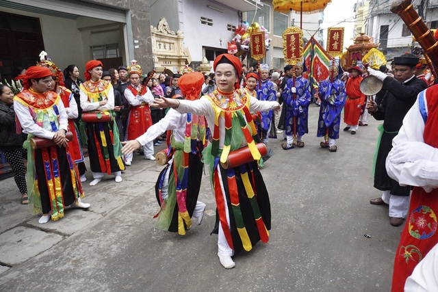 Trai làng Triều Khúc lả lơi trong màn "con đĩ đánh bồng" độc đáo - 9