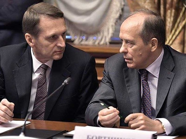 
Giám đốc Cơ quan Tình báo nước ngoài Nga Sergey Naryshkin (trái) và Giám đốc Cơ quan An ninh Liên bang Alexander Bortnikov trong một cuộc gặp của Ủy ban Quân sự-Công nghiệp tại Nga ngày 19-9-2017. Ảnh: SPUTNIK
