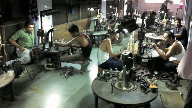 Đến khu chợ chế tác kim cương lớn nhất thế giới - 4 Xưởng đánh bóng kim cương lớn nhất ở Surat