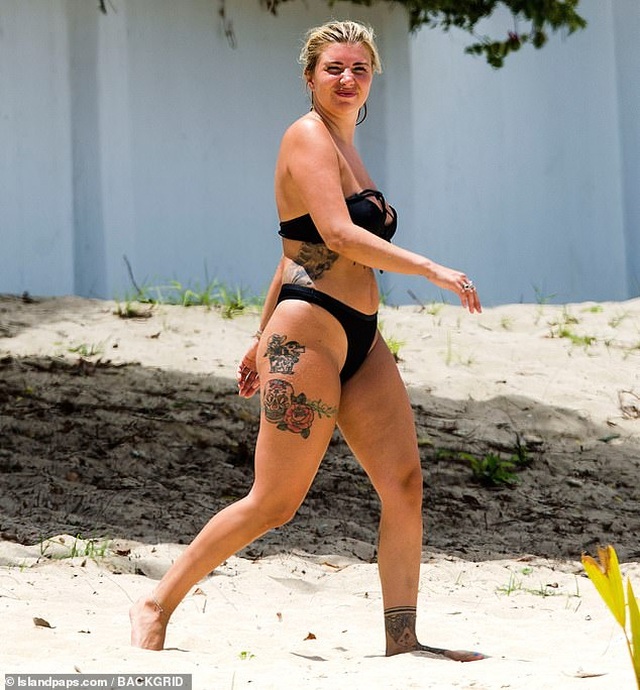 Olivia Buckland bốc lửa trên biển - 8 Olivia Buckland bốc lửa trên biển - 8
