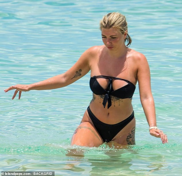Olivia Buckland bốc lửa trên biển - 9 Olivia Buckland bốc lửa trên biển - 9