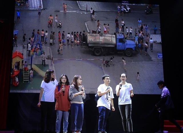 Vụ 39 người tử vong tại Anh làm nóng Chung kết Olympic tiếng Anh toàn quốc - 3 Vụ 39 người tử vong tại Anh làm nóng Chung kết Olympic tiếng Anh toàn quốc - 3