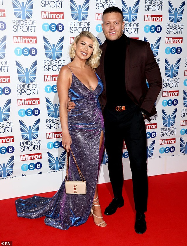 Người đẹp Olivia Buckland lấp ló ngực đầy - 5 Người đẹp Olivia Buckland lấp ló ngực đầy - 5