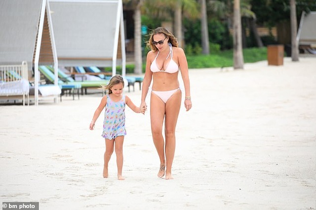 Kiều nữ siêu giàu Tamara Ecclestone gợi cảm đi biển - 3 Kiều nữ siêu giàu Tamara Ecclestone gợi cảm đi biển - 3