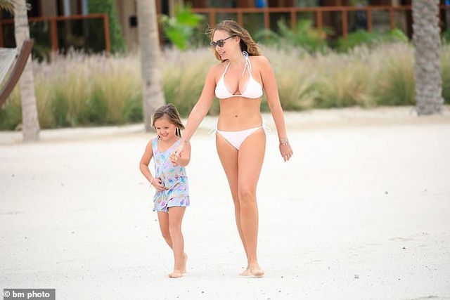 Kiều nữ siêu giàu Tamara Ecclestone gợi cảm đi biển - 6 Kiều nữ siêu giàu Tamara Ecclestone gợi cảm đi biển - 6
