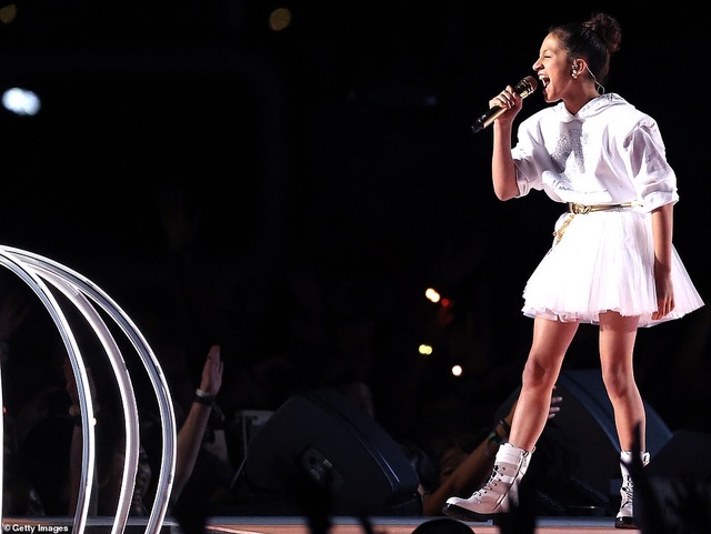 Jennifer Lopez trình diễn cùng con gái trên sân khấu Super Bowl - 8 Jennifer Lopez trình diễn cùng con gái trên sân khấu Super Bowl - 8