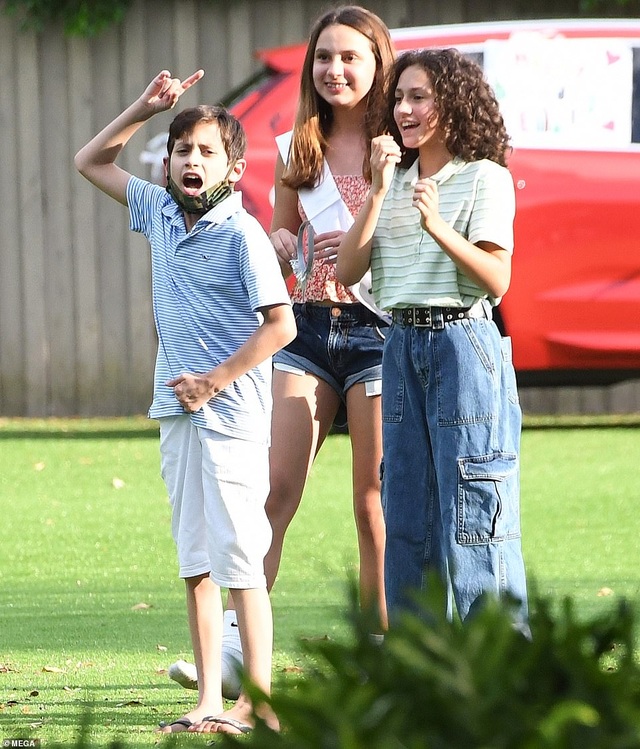 Jennifer Lopez vui vẻ bên vợ cũ của bạn trai - 9 Jennifer Lopez vui vẻ bên vợ cũ của bạn trai - 9