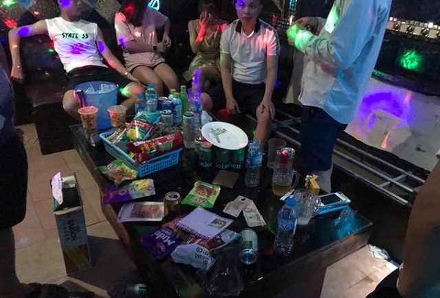 Chị em ruột thuê khách sạn để mở tiệc ma túy cùng nhóm bạn - 3 Chị em ruột thuê khách sạn để mở tiệc ma túy cùng nhóm bạn - 3