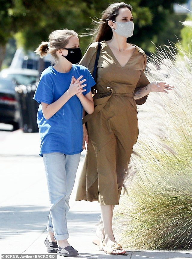 Sophie Turner bầu bí vẫn sành điệu - 5 Sophie Turner bầu bí vẫn sành điệu - 5