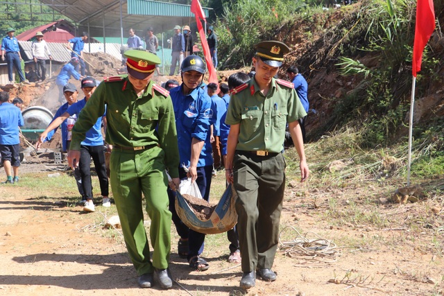 Tỉnh đoàn Nghệ An ra quân tình nguyện ở biên giới Việt - Lào - 16 Tỉnh đoàn Nghệ An ra quân tình nguyện ở biên giới Việt - Lào - 16