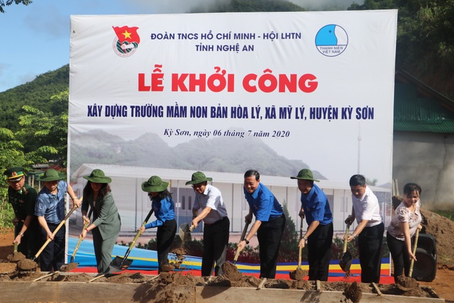 Tỉnh đoàn Nghệ An ra quân tình nguyện ở biên giới Việt - Lào - 12 Tỉnh đoàn Nghệ An ra quân tình nguyện ở biên giới Việt - Lào - 12