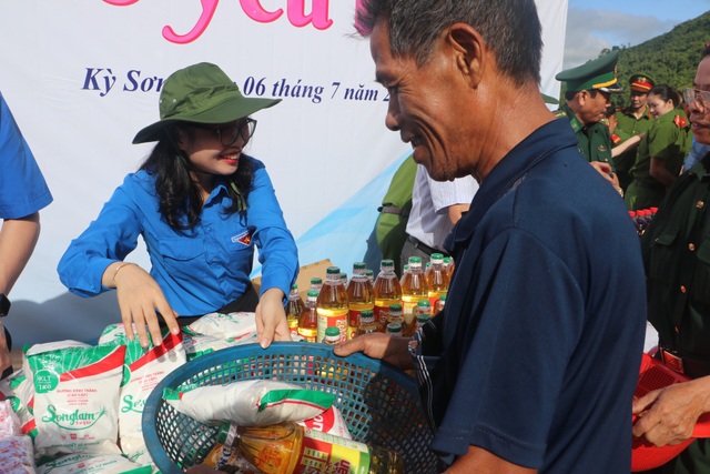 Tỉnh đoàn Nghệ An ra quân tình nguyện ở biên giới Việt - Lào - 13 Tỉnh đoàn Nghệ An ra quân tình nguyện ở biên giới Việt - Lào - 13