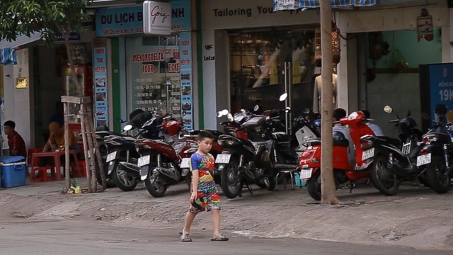 Tái diễn tình trạng lòng lề đường bị lấn chiếm làm quán nhậu, bãi giữ xe - 3 Tái diễn tình trạng lòng lề đường bị lấn chiếm làm quán nhậu, bãi giữ xe - 3