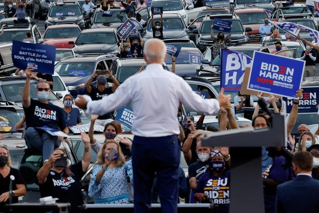 Bầu cử Mỹ 2020: Trump - Biden tăng tốc, tung “vũ khí” trong chặng nước rút - 1 Bầu cử Mỹ 2020: Trump - Biden tăng tốc, tung “vũ khí” trong chặng nước rút - 1