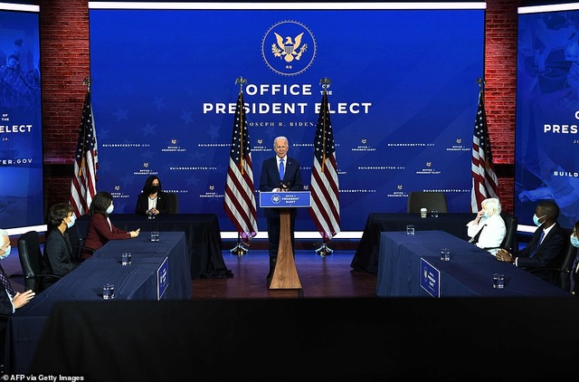 Ông Biden đi tập tễnh với giày phẫu thuật sau vụ nứt xương bàn chân - 3 Ông Biden đi tập tễnh với giày phẫu thuật sau vụ nứt xương bàn chân - 3