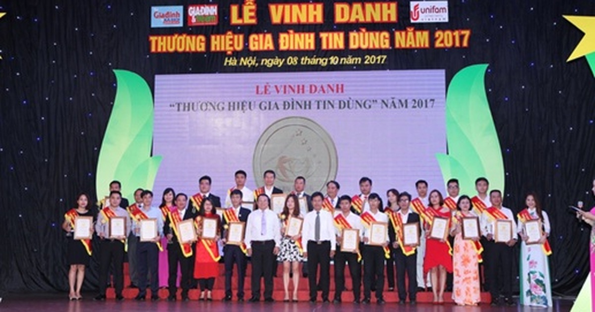 Vinh danh sản phẩm bảo hiểm của Cathay đạt "Thương hiệu gia đình tin dùng" năm 2017