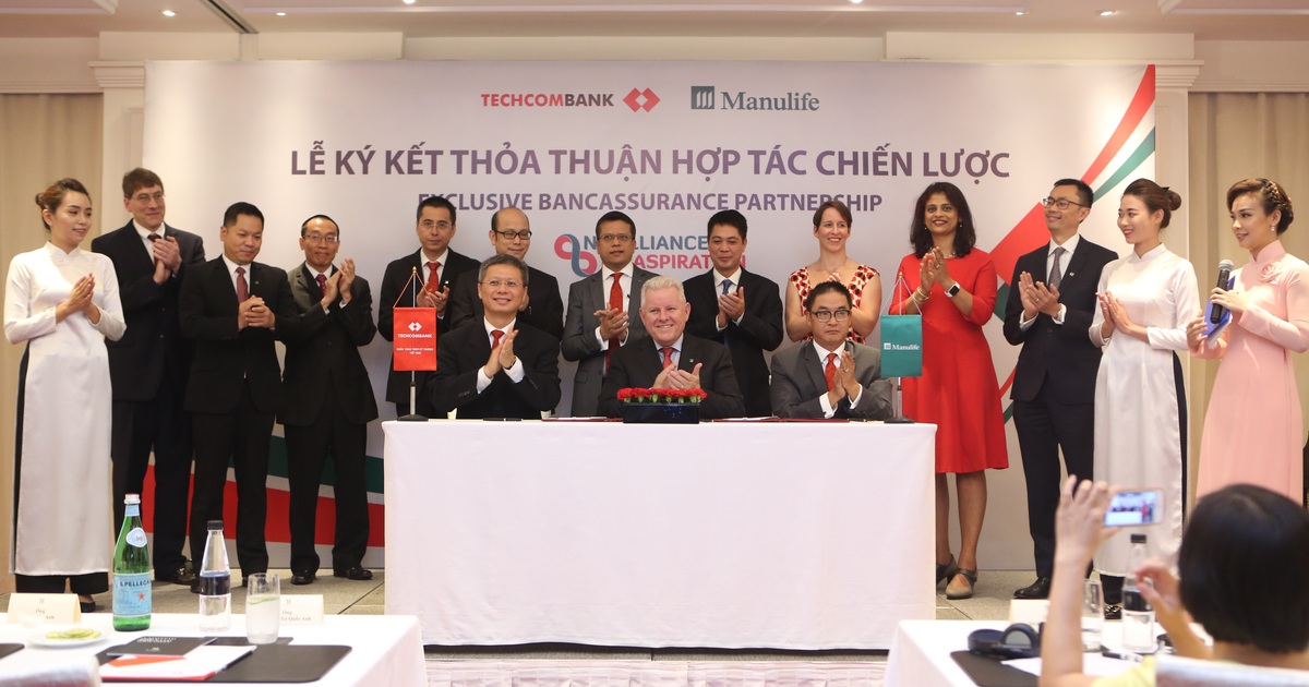 Hai đối tác hàng đầu về ngân hàng và bảo hiểm thiết lập quan hệ hợp tác 15 năm