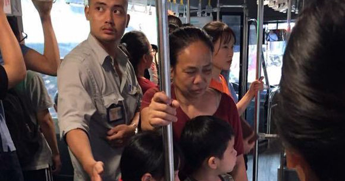 Hà Nội cấp thẻ xe buýt miễn phí cho người trên 60 tuổi
