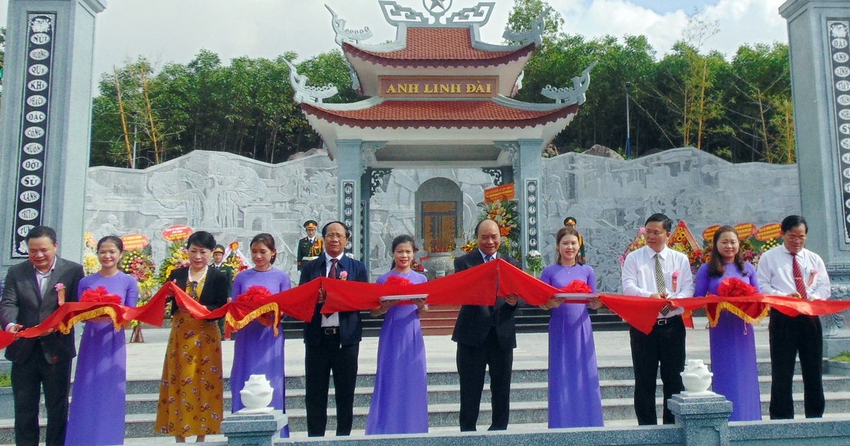Thủ tướng dự lễ khánh thành đền thờ liệt sĩ Núi Quế - Anh Linh Đài