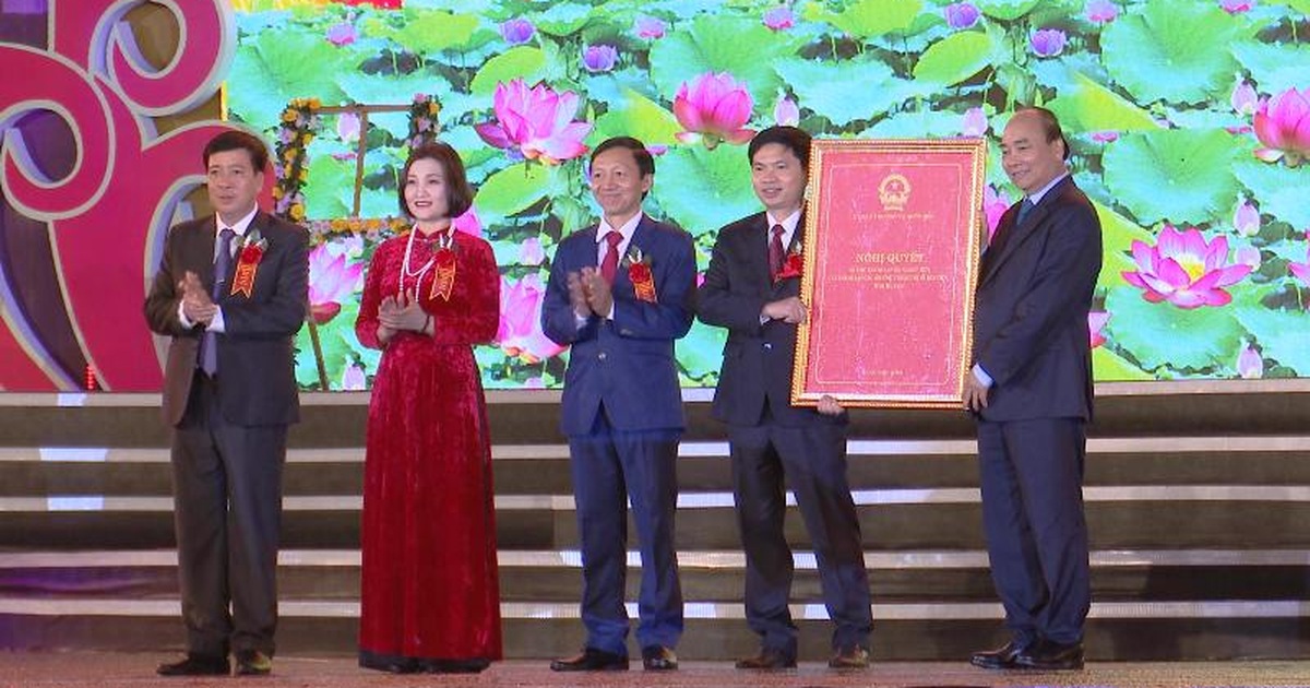 Thủ tướng trao cho Hà Nam chứng nhận thành lập thị xã Duy Tiên