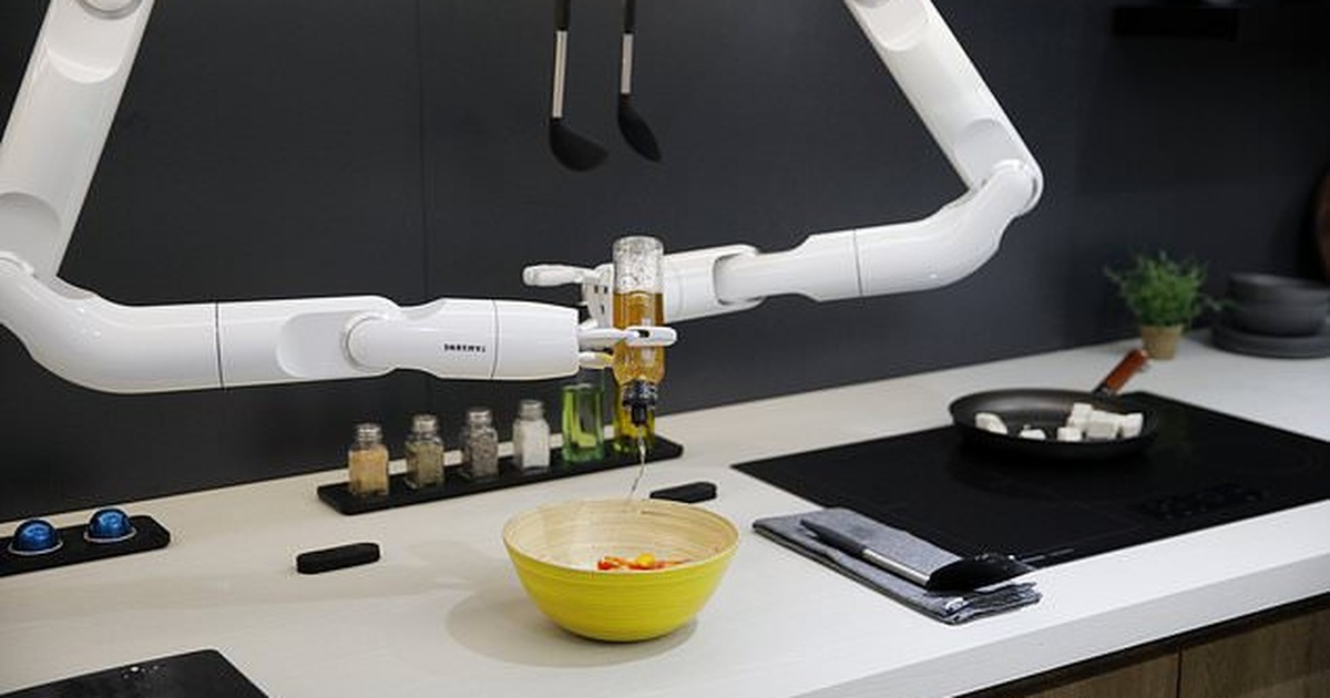 Xem robot trổ tài nấu ăn như người thật