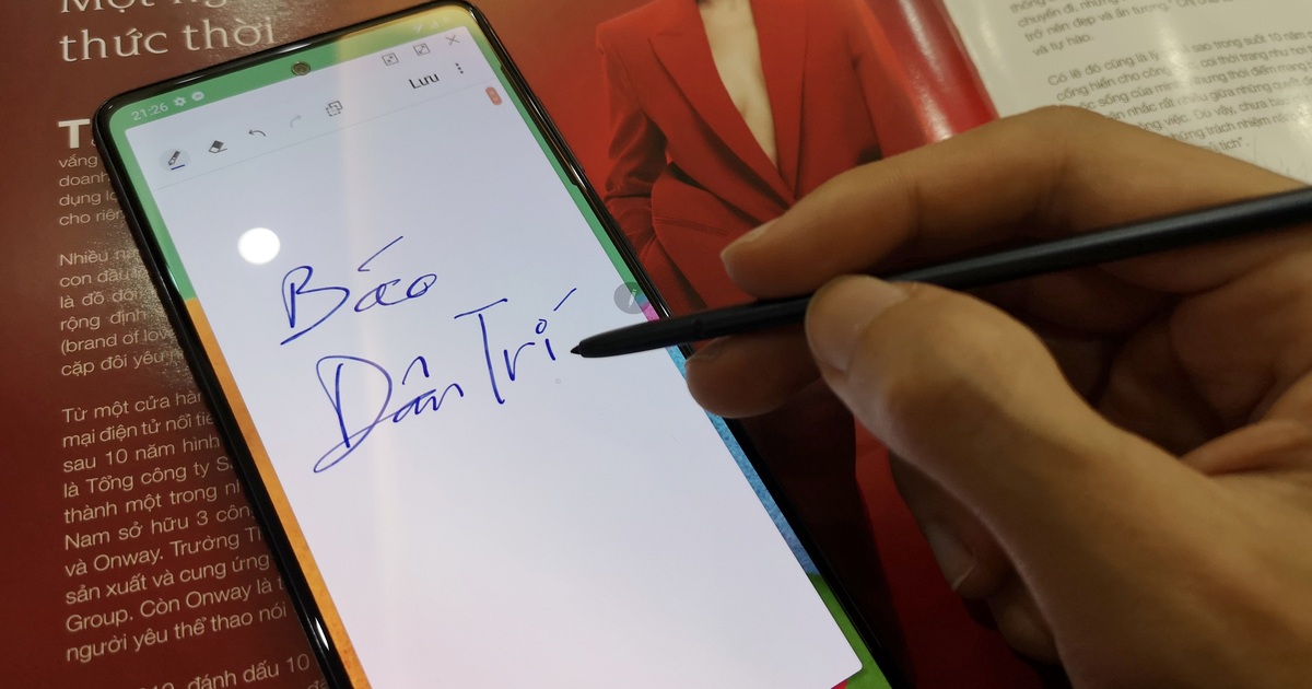 Trên tay Samsung Galaxy Note 10 Lite mới ra mắt tại Việt Nam