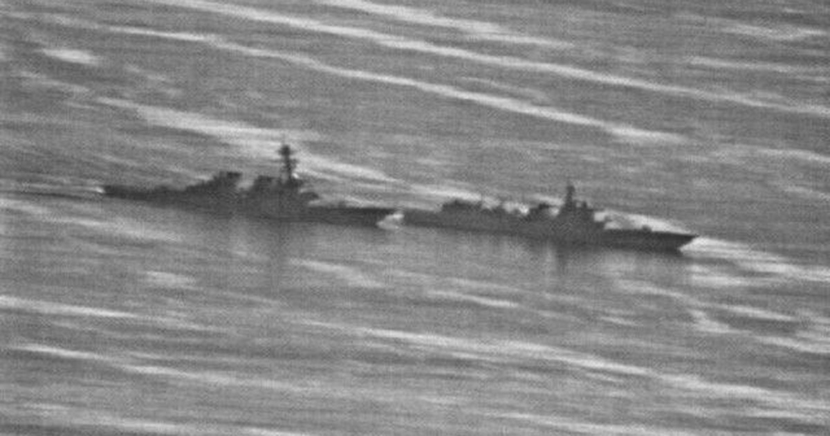 Mỹ tiết lộ video tàu chiến Mỹ - Trung suýt va chạm trên Biển Đông