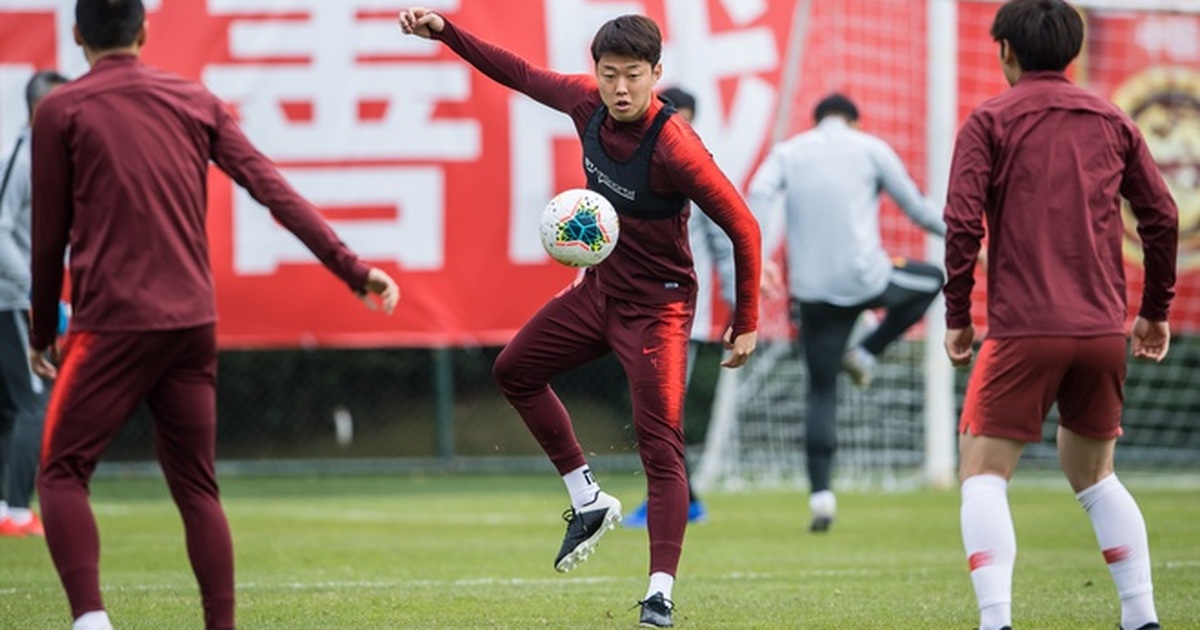 Cầu thủ Trung Quốc bị cấm về nhà đón Tết vì virus corona