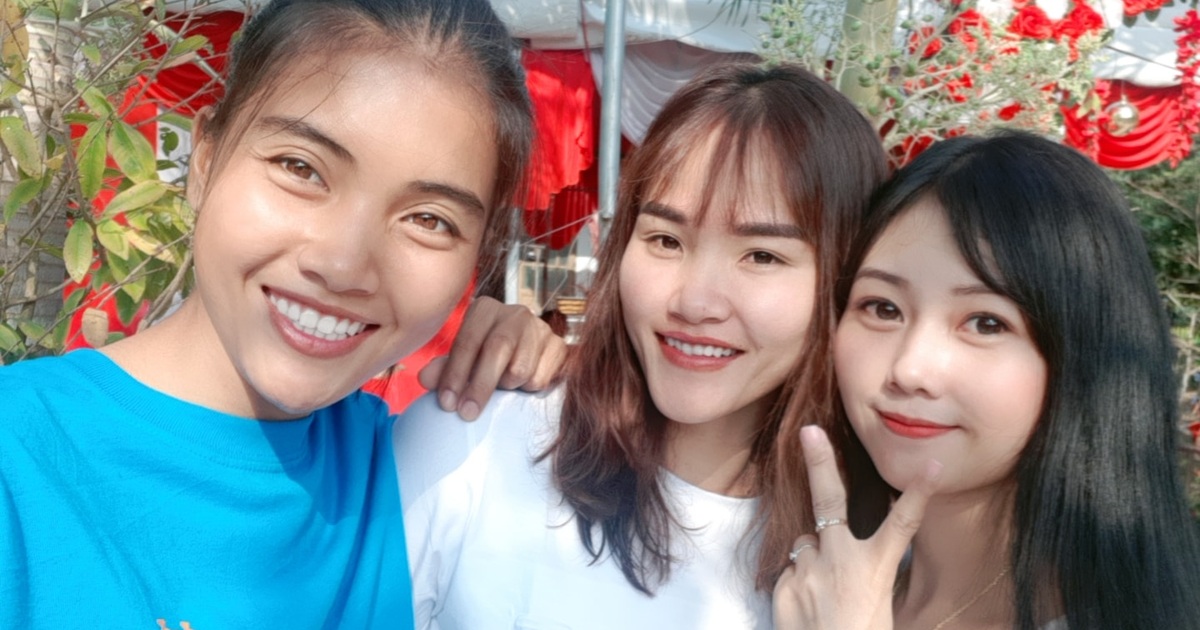 Tết ấm áp với các tuyển thủ bóng đá nữ Việt Nam