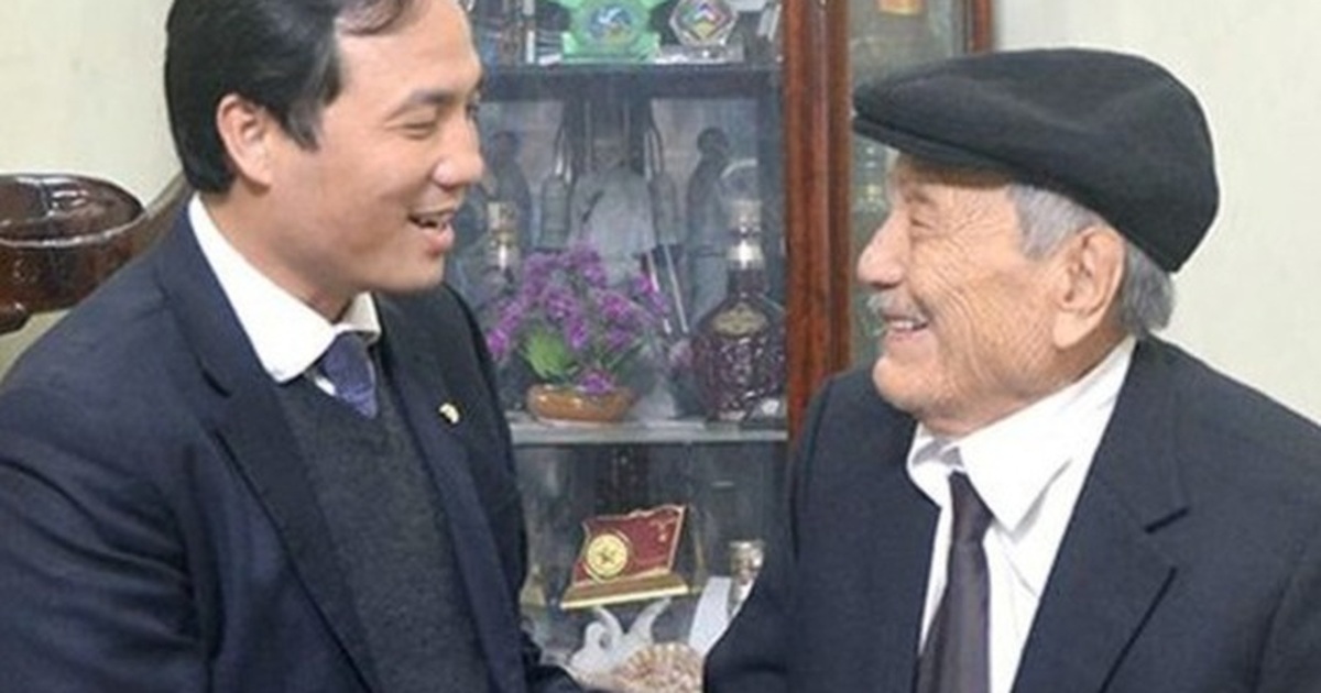 Niềm vui đầu xuân của cụ ông 102 tuổi đời, 75 năm tuổi Đảng
