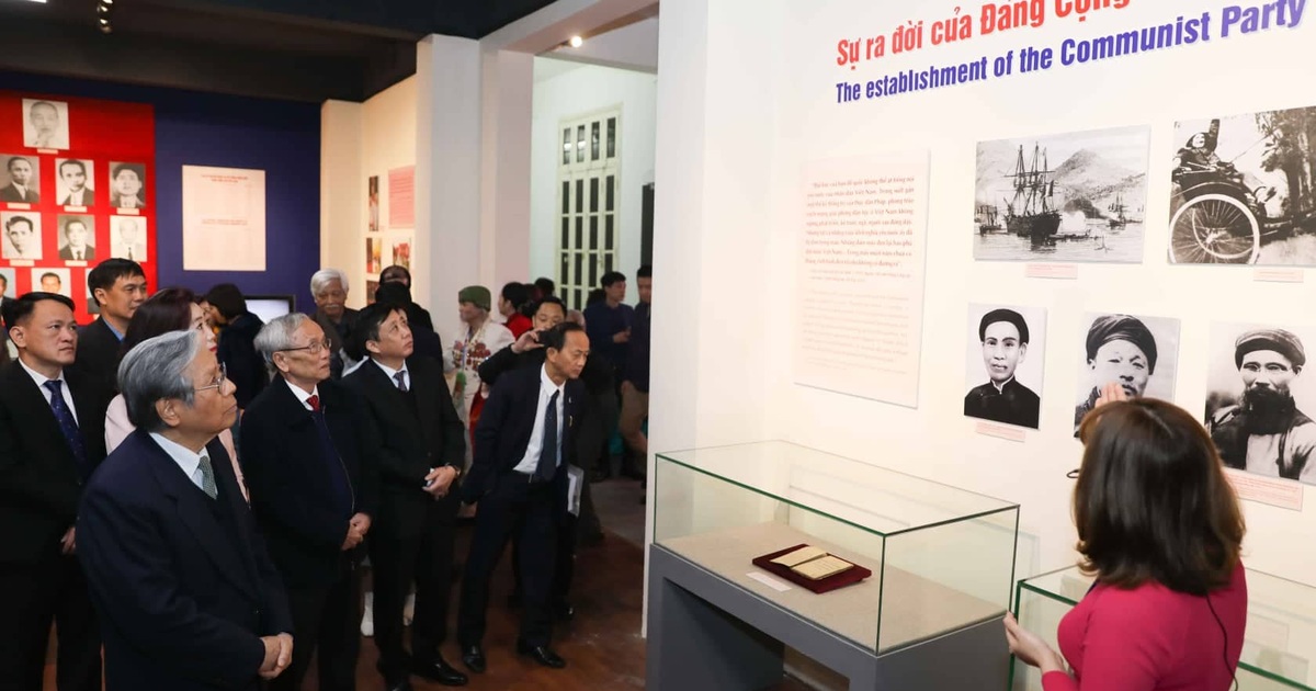 “90 năm Đảng Cộng sản Việt Nam - Những mốc son lịch sử”