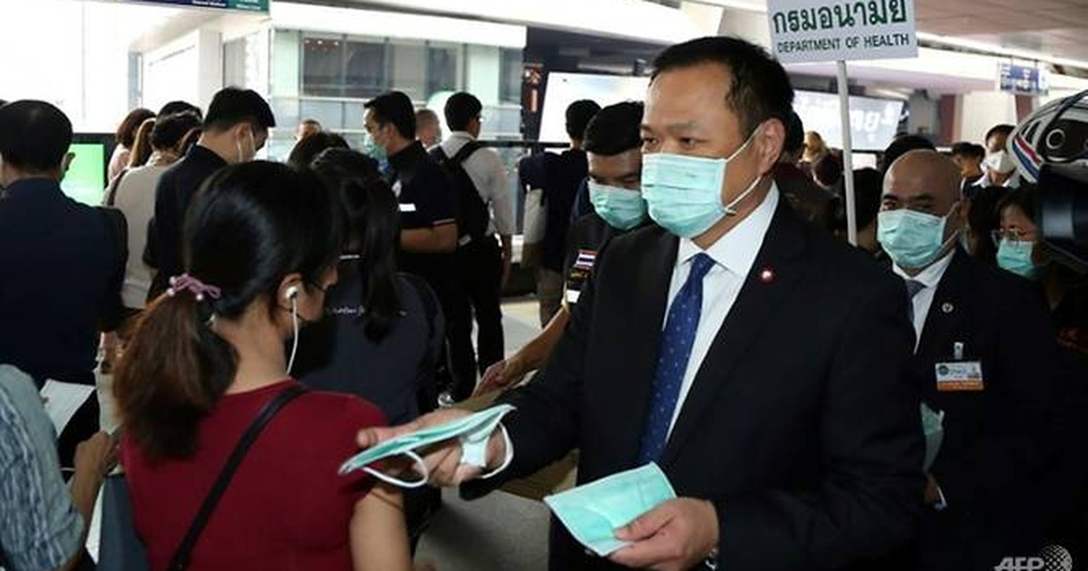 Bộ trưởng Y tế Thái Lan dọa đuổi "du khách Tây" không đeo khẩu trang