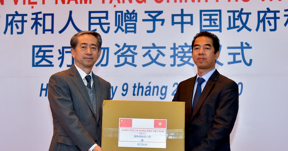 Việt Nam chuyển khẩu trang, vật tư y tế tốt nhất tặng Trung Quốc