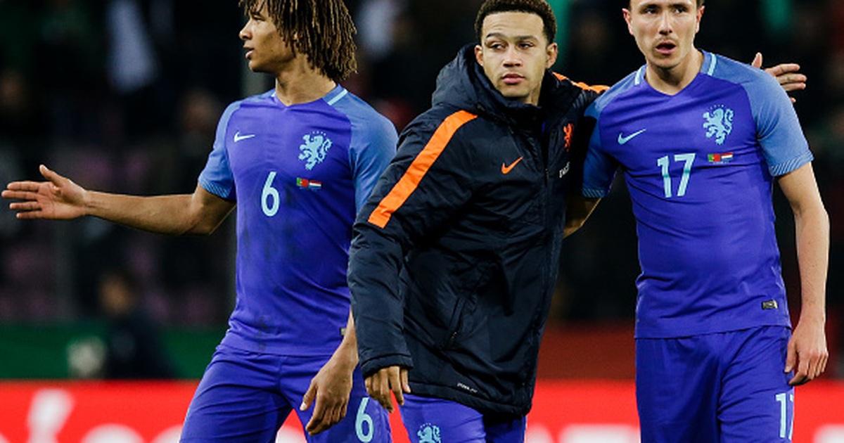 Văn Hậu bất ngờ được tuyển thủ Hà Lan tặng áo