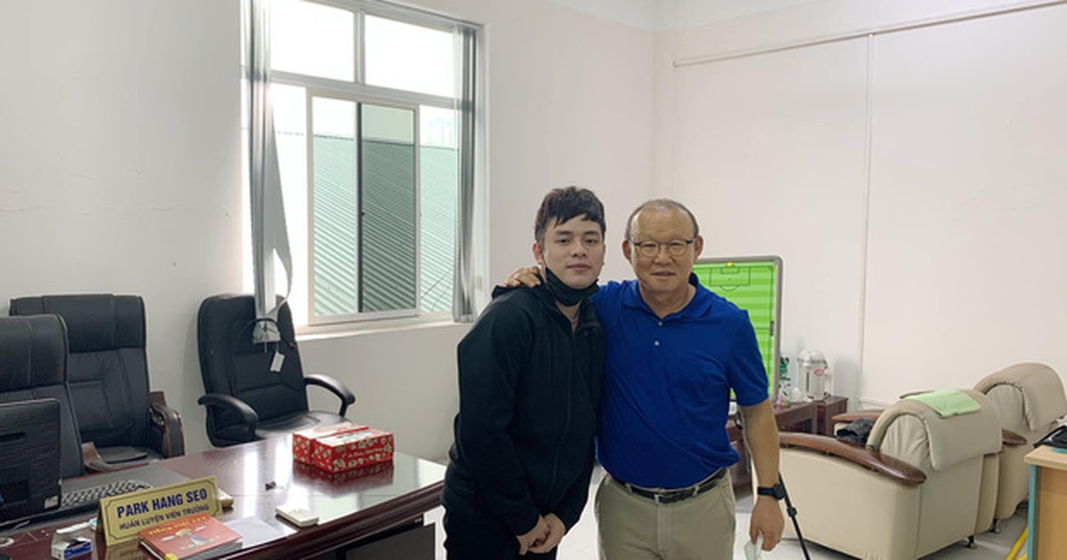HLV Park Hang Seo tranh thủ học tiếng Việt giữa mùa dịch