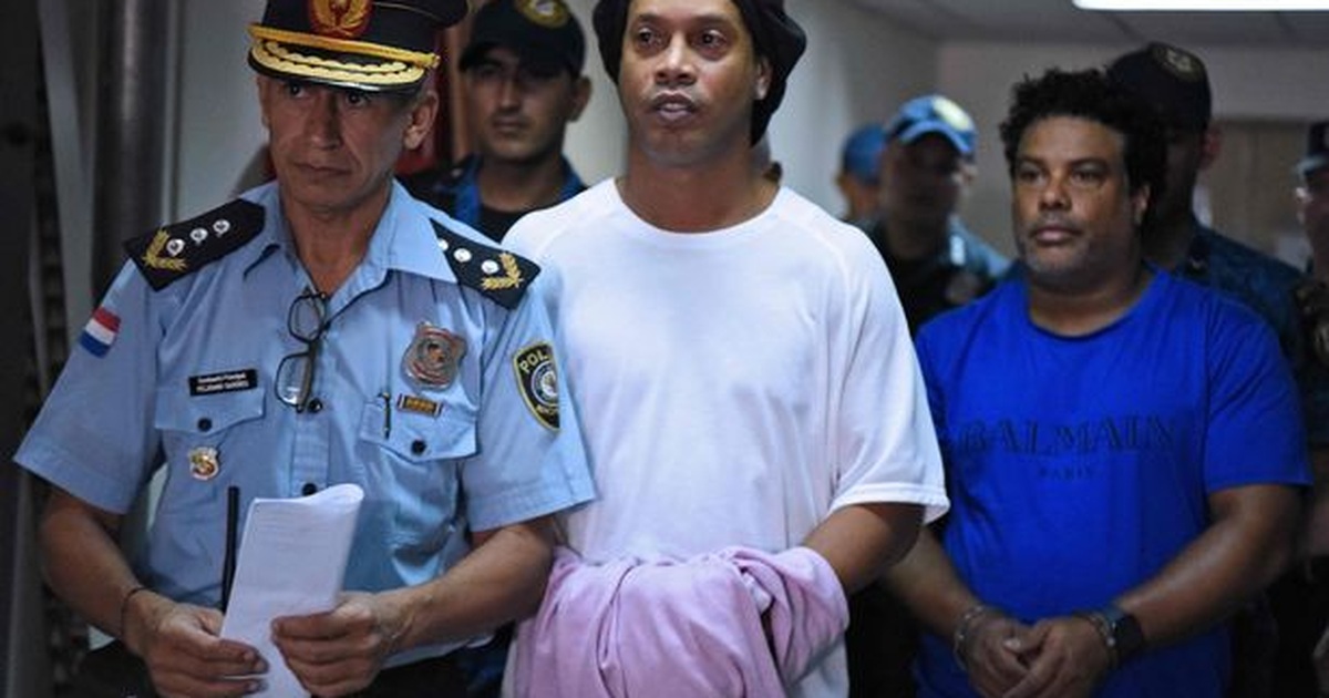 Đón sinh nhật tuổi 40 trong tù, Ronaldinho đang đối diện án tù 6 tháng