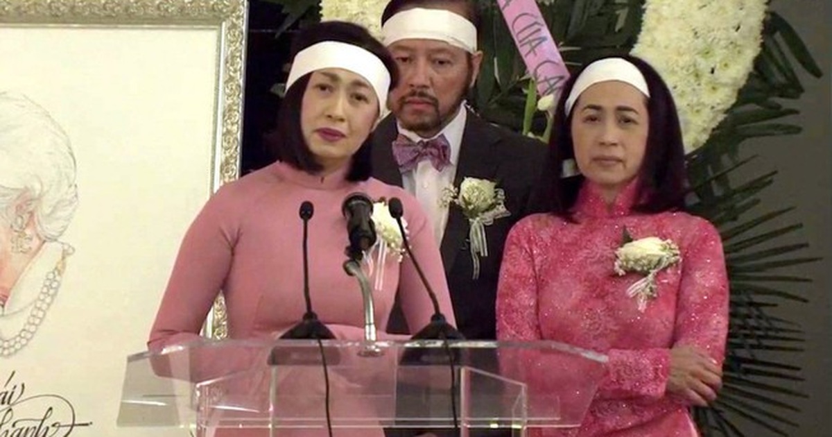 Vì sao danh ca Ý Lan mặc trang phục màu hồng trong đám tang mẹ Thái Thanh?