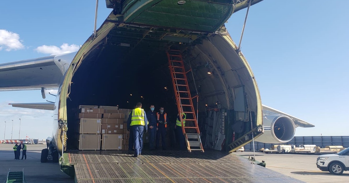 Máy bay quân sự chở viện trợ y tế của Nga đã tới Mỹ