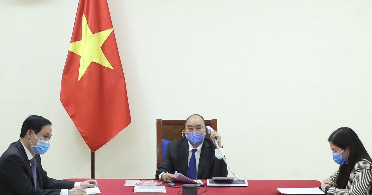 Thủ tướng Việt - Trung điện đàm trao đổi về cuộc chiến chống dịch Covid-19