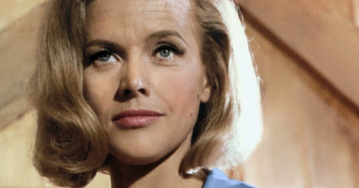 Nữ diễn viên “James Bond” qua đời ở tuổi 94