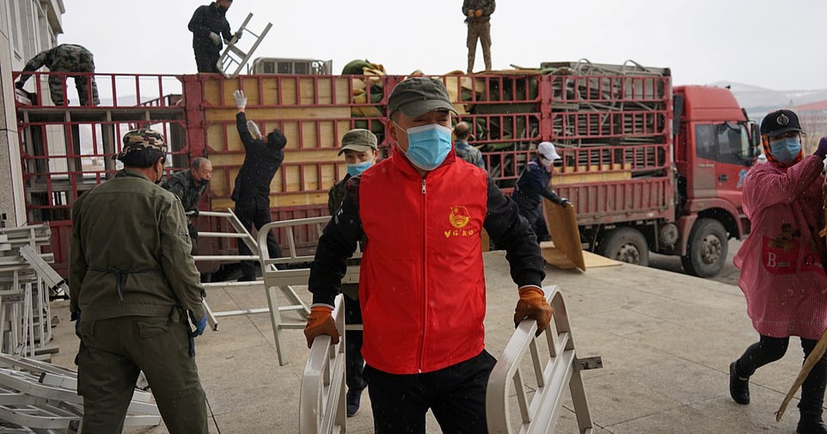 Trung Quốc thi công khẩn bệnh viện dã chiến ở biên giới Nga