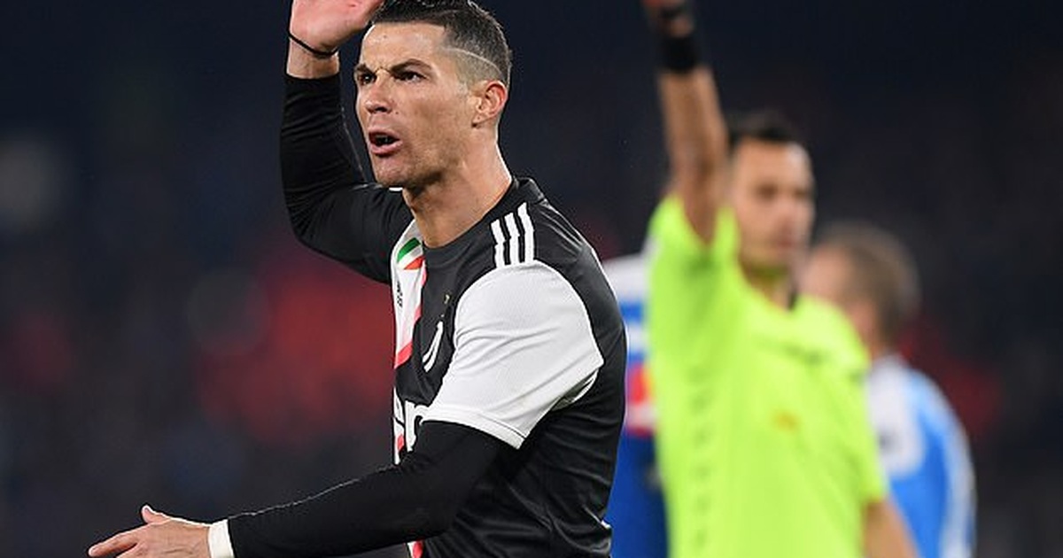 Ngôi sao Juventus bất ngờ nhận xét đụng chạm C.Ronaldo