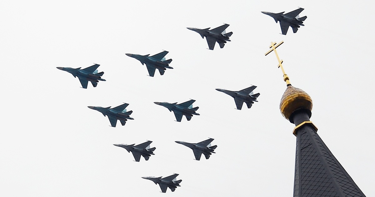 Dàn máy bay Nga phô diễn sức mạnh tại lễ duyệt binh Ngày Chiến thắng