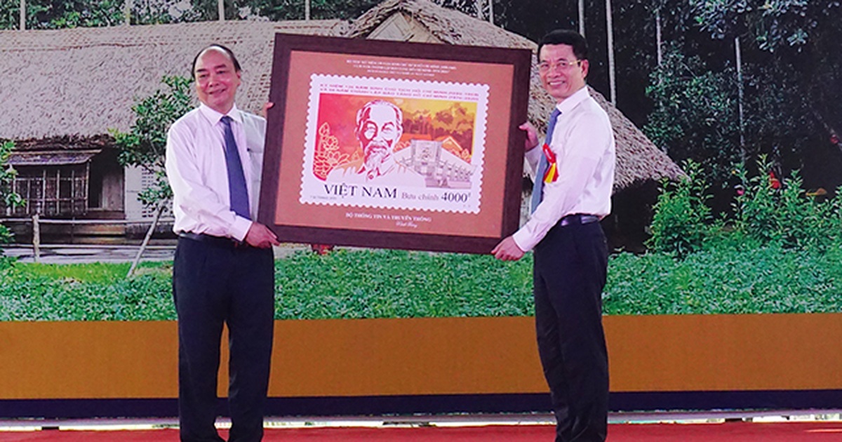 Phát hành đặc biệt bộ tem về Chủ tịch Hồ Chí Minh