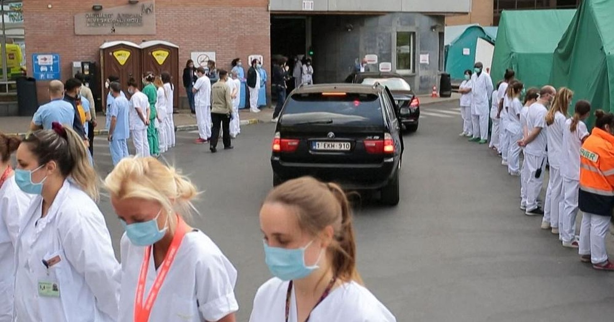 Hàng trăm nhân viên y tế Bỉ quay lưng khi thủ tướng tới thăm